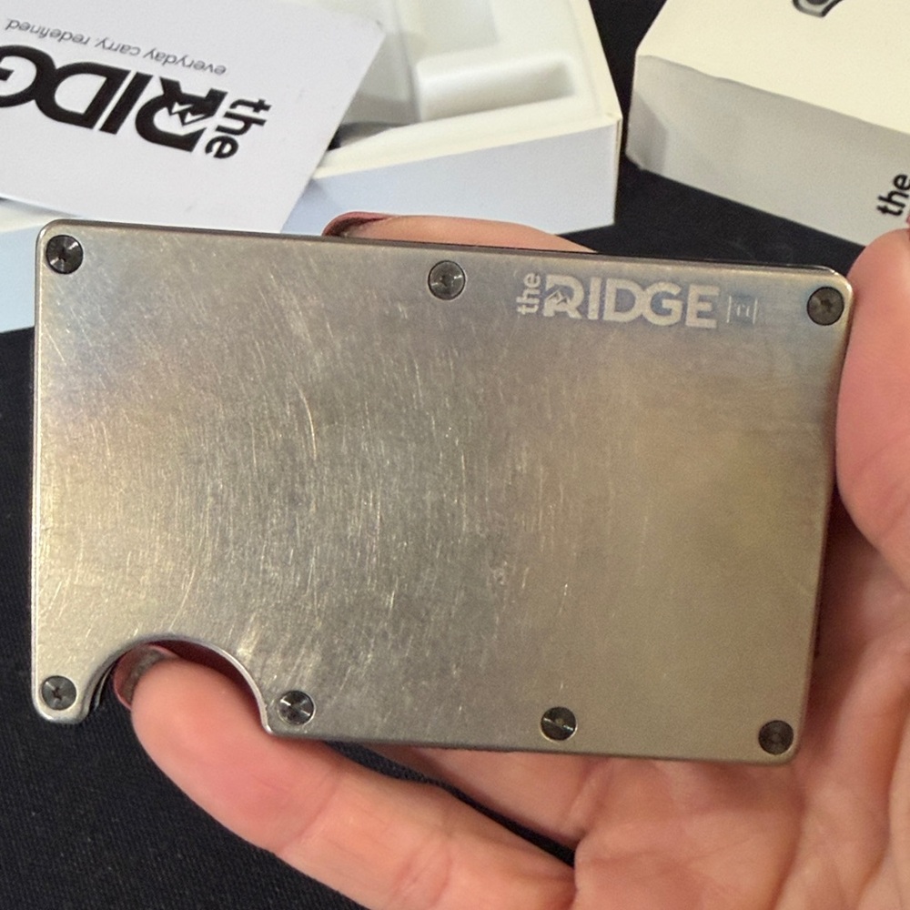 The Ridge Gradient Card Holder - Picture 4 of 4